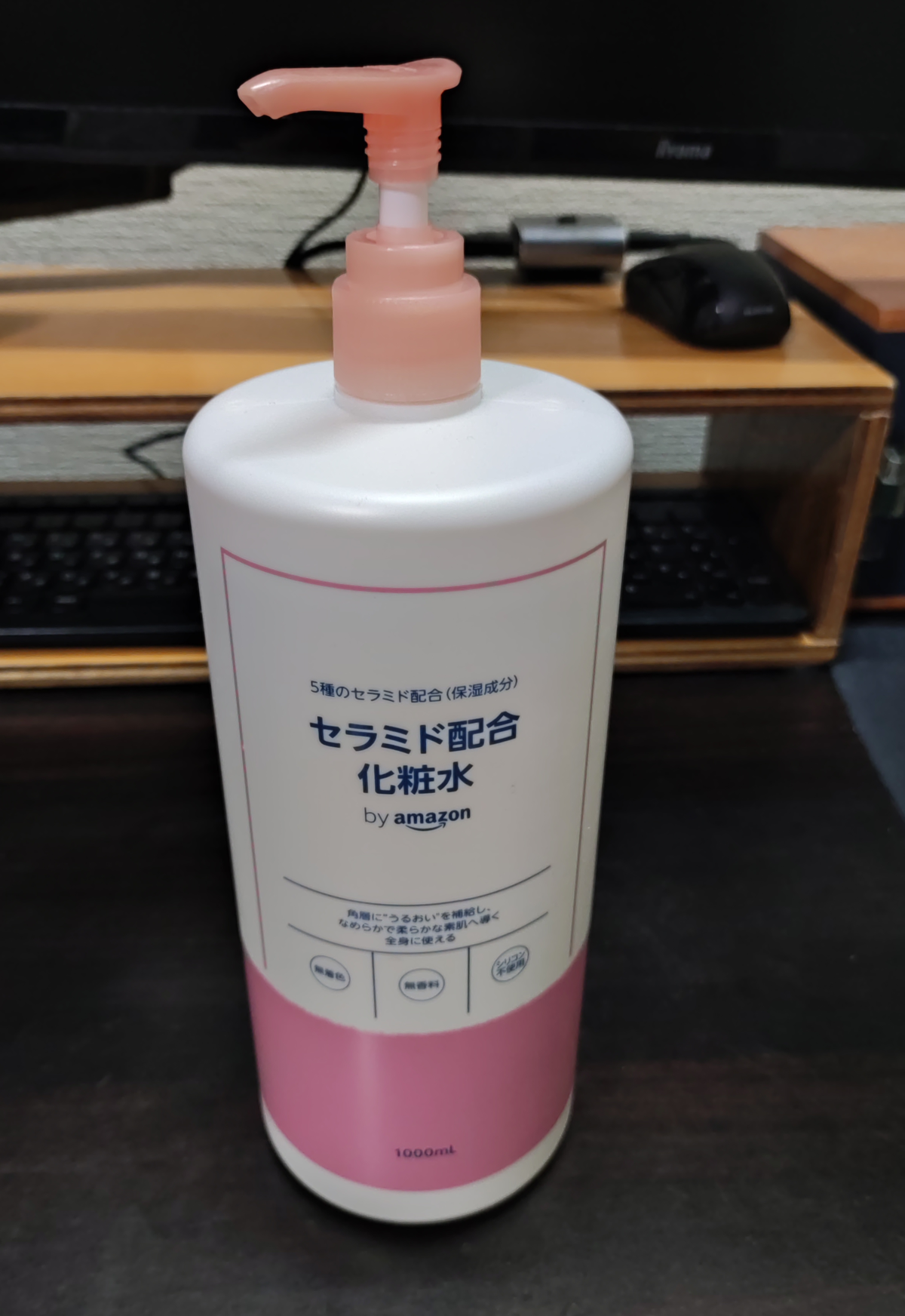 by Amazon セラミド配合化粧水 1000ml。ポンプ付きのボトル
