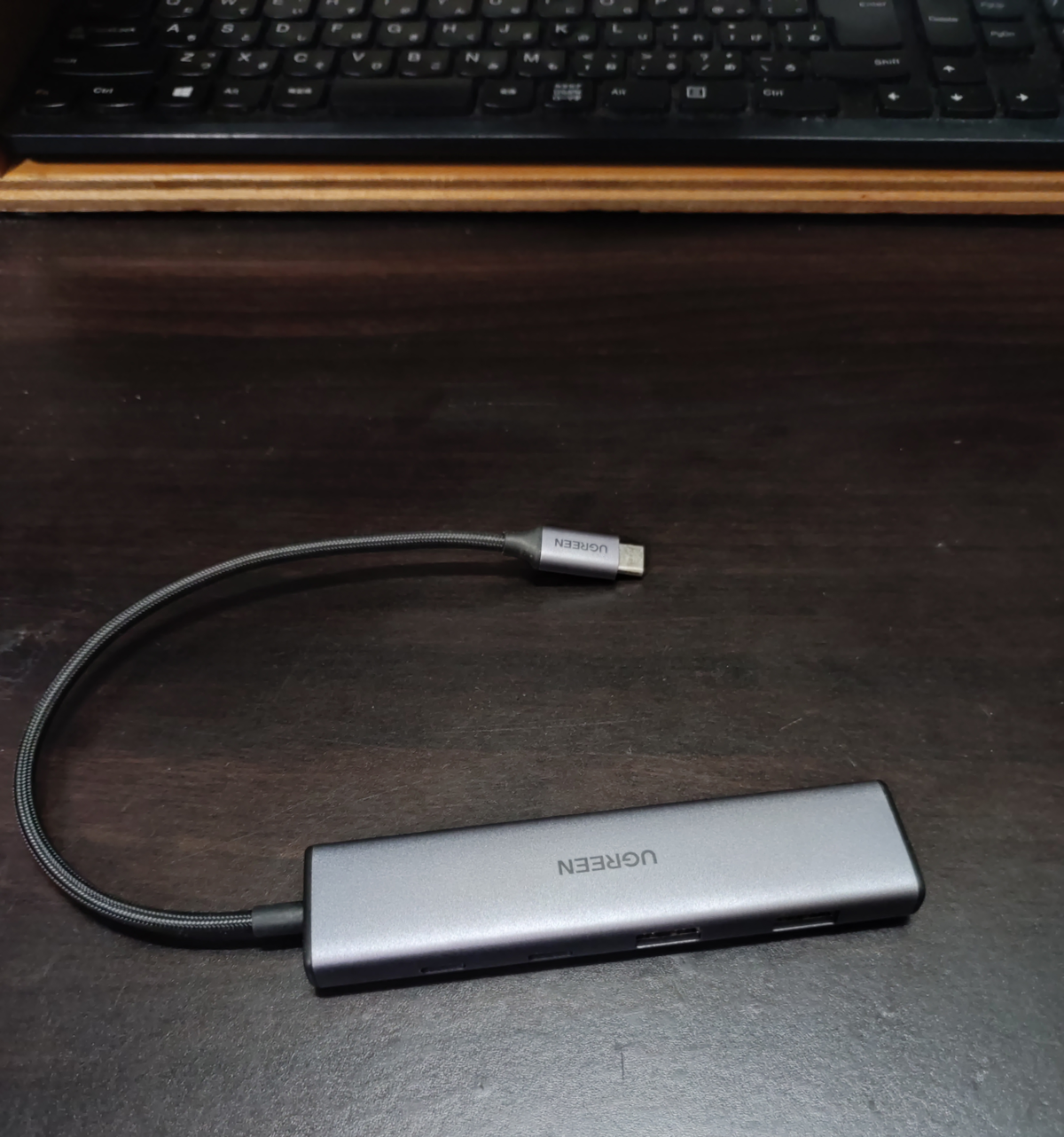 UGREEN USB-Cハブ 4ポート。アルミの本体とナイロンのケーブル