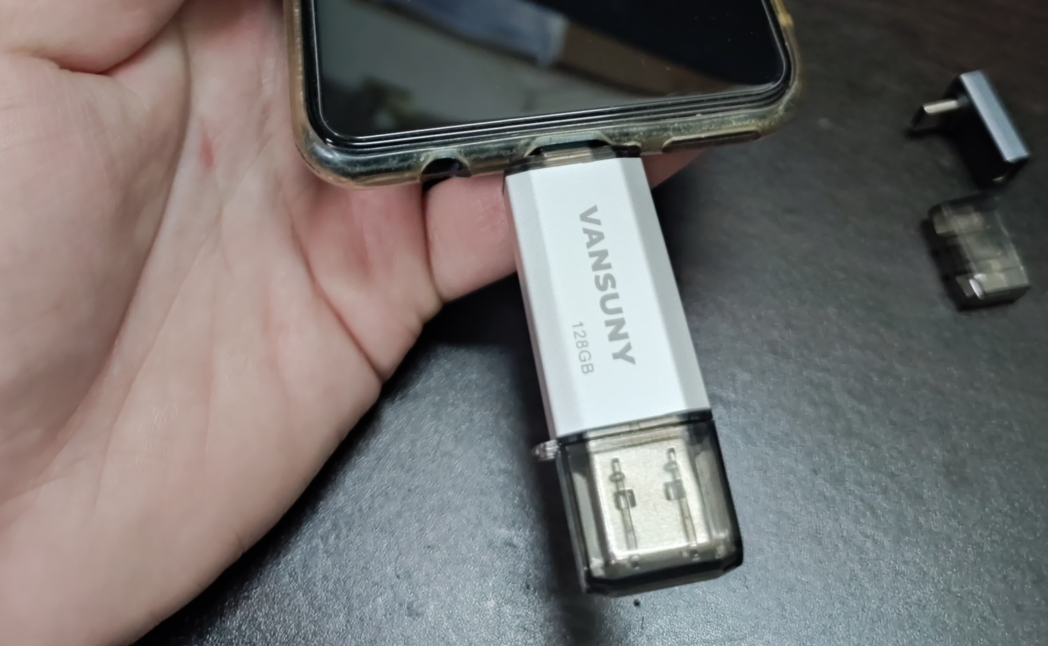 Vansuny USBメモリのType-C側をスマホ(HUAWEI P30 lite)に挿したところ